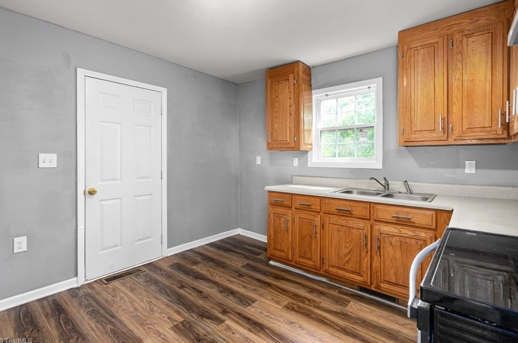 1208 Anderson Pl, High Point NC  27260-6809 exterior