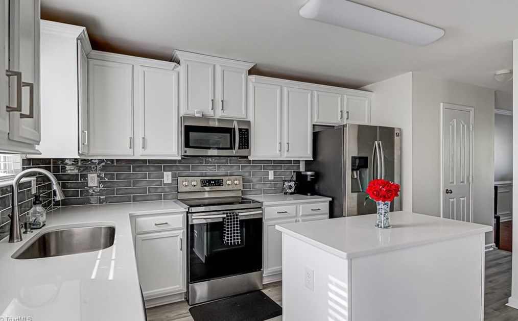 711 Traveller Dr, Whitsett NC  27377-8790 exterior