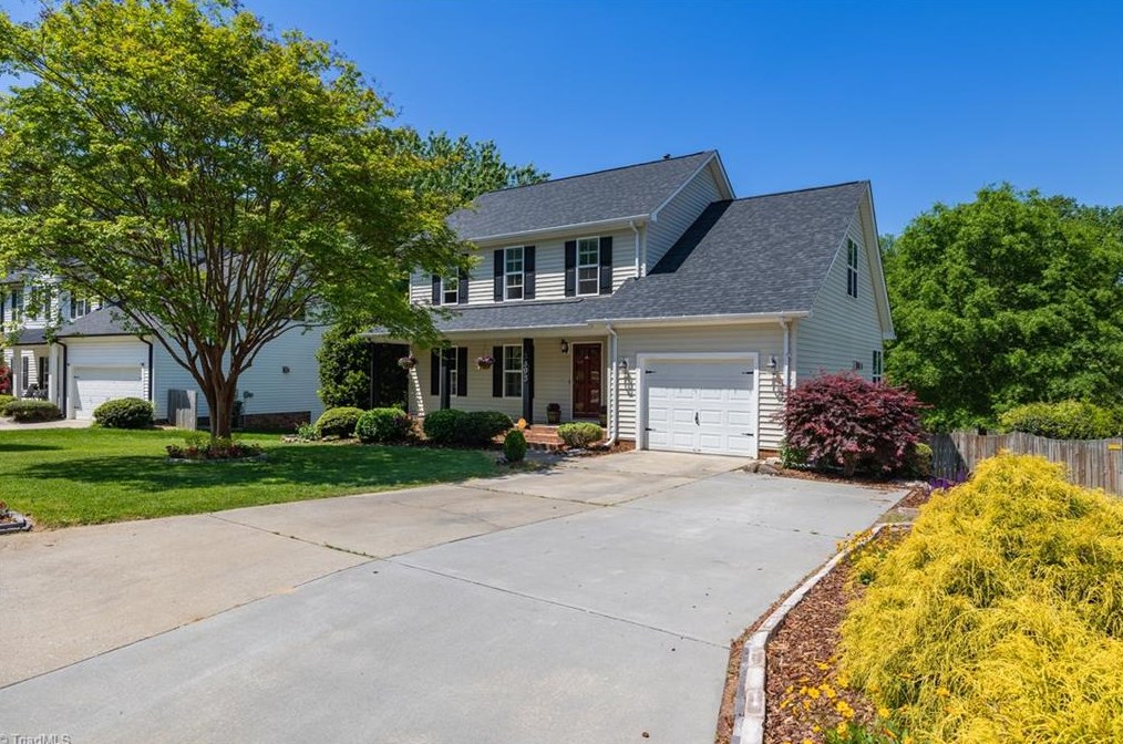 3393 Valley Crossing Dr, Greensboro, NC 27410