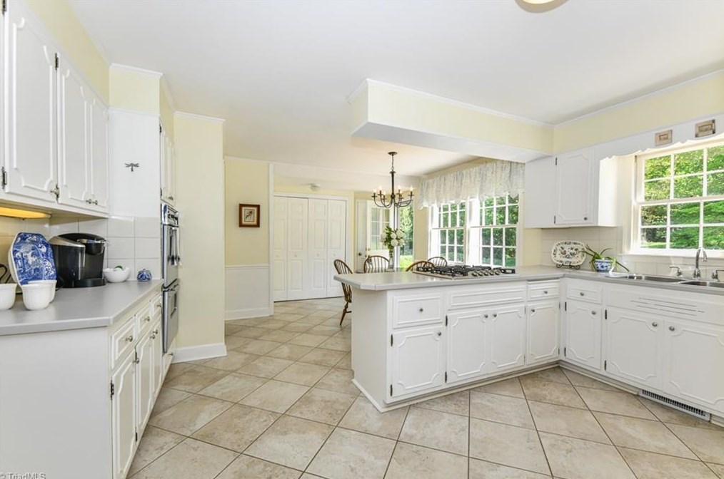 4217 Tallwood Dr, Greensboro NC  27410-4523 exterior