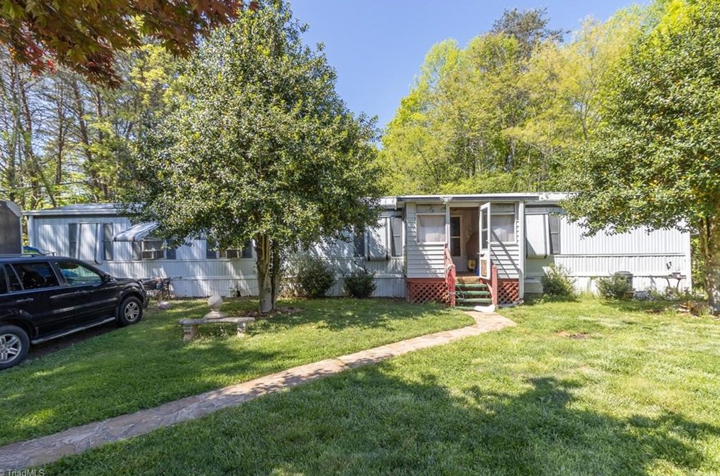 1029 Duncan Rd, Walnut Cove, NC 27052-6526