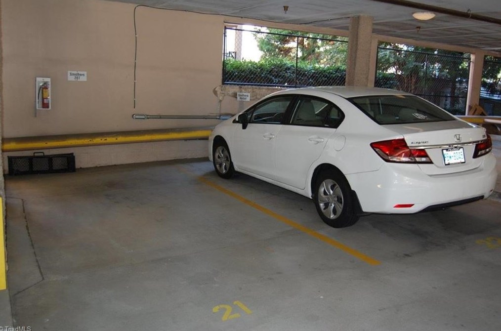 360 Elm St, Greensboro NC  27401-2774 exterior