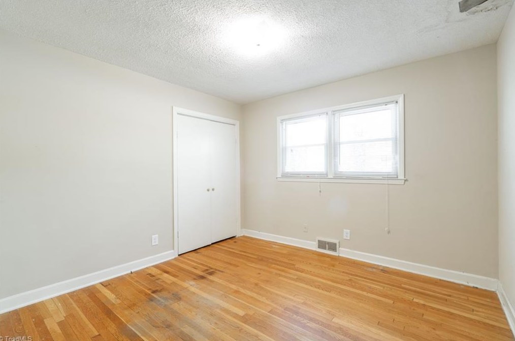 1200 Lockland Ave, Winston Salem NC  27103-2740 exterior