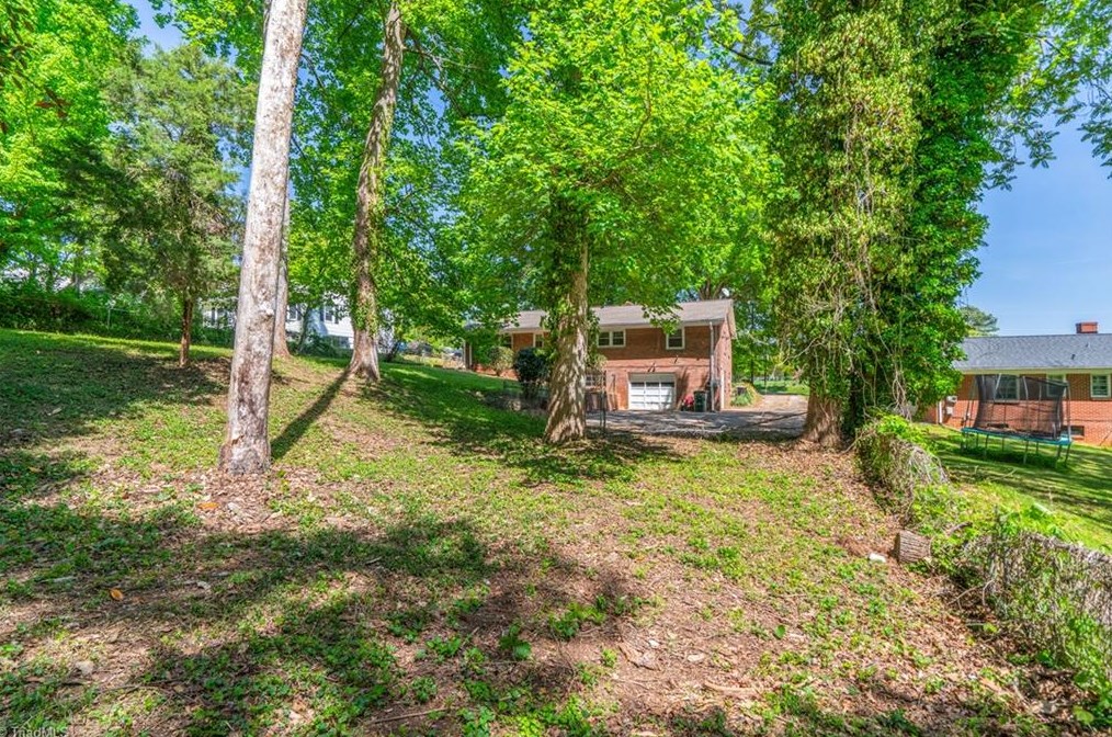 1200 Lockland Ave, Winston Salem NC  27103-2740 exterior