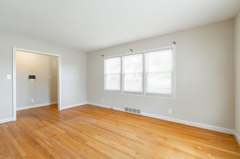 1200 Lockland Ave, Winston Salem NC  27103-2740 exterior