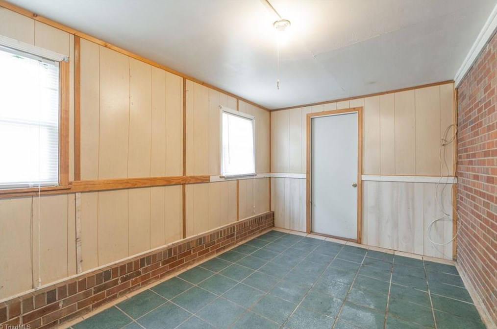 1200 Lockland Ave, Winston Salem NC  27103-2740 exterior