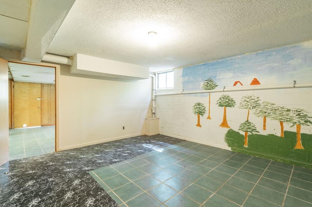 1200 Lockland Ave, Winston Salem NC  27103-2740 exterior