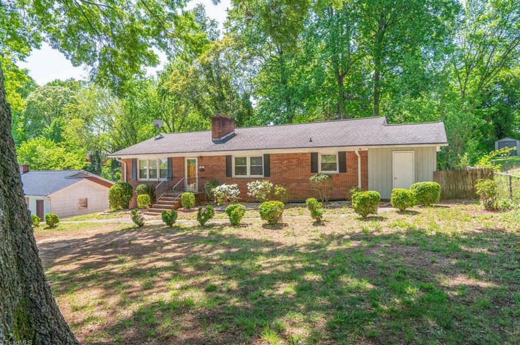 1200 Lockland Ave, Winston Salem NC  27103-5118 exterior