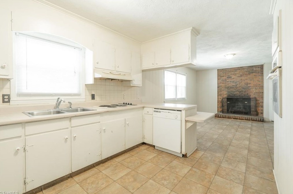 1200 Lockland Ave, Winston Salem NC  27103-2740 exterior