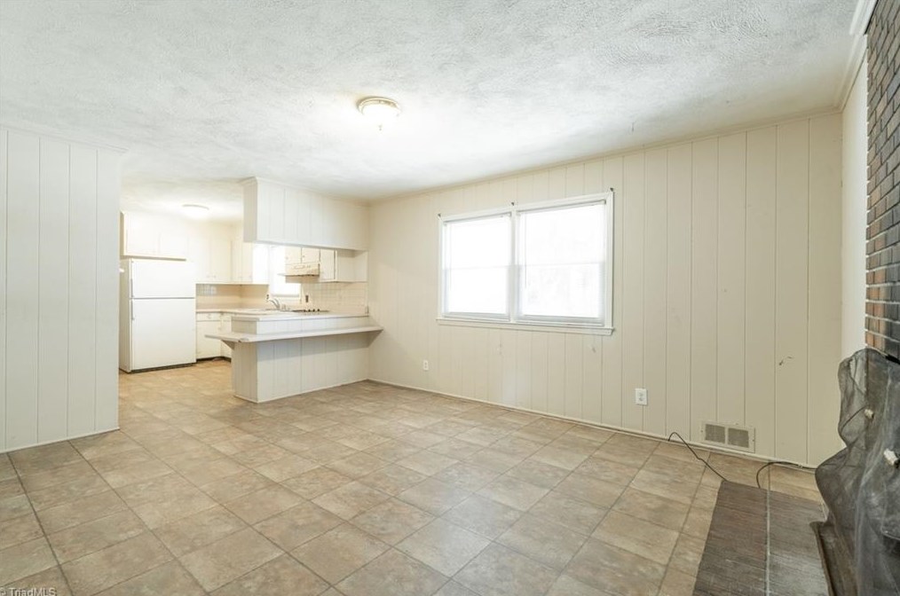 1200 Lockland Ave, Winston Salem NC  27103-2740 exterior