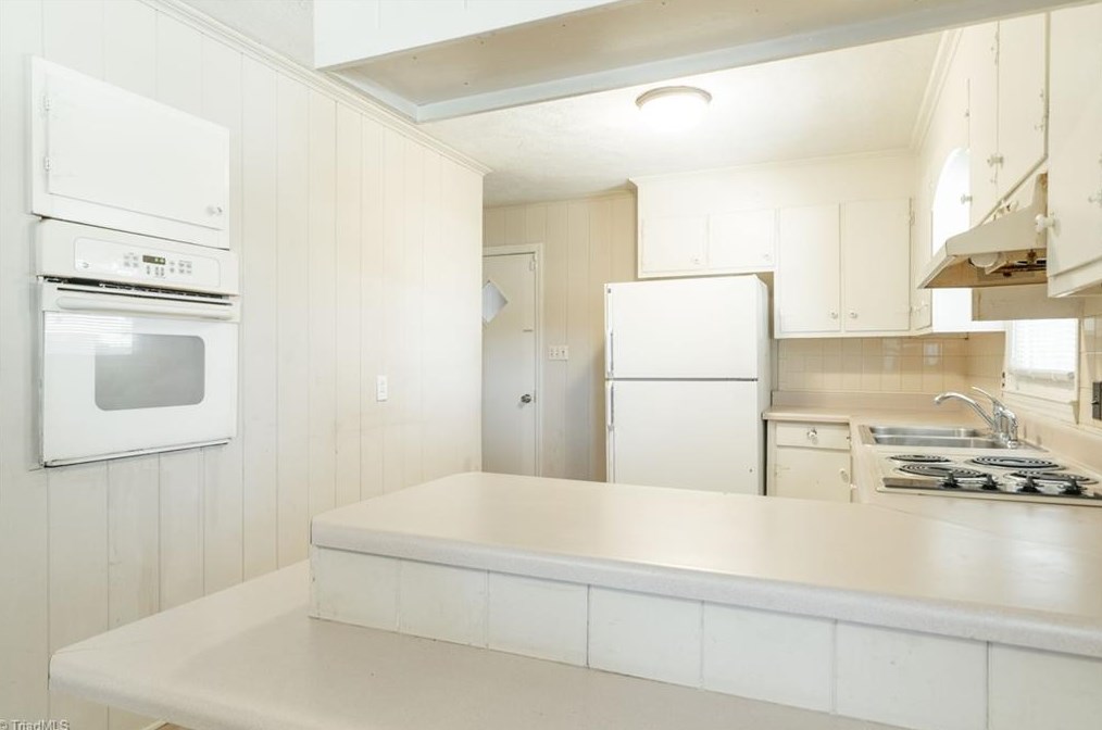 1200 Lockland Ave, Winston Salem NC  27103-2740 exterior