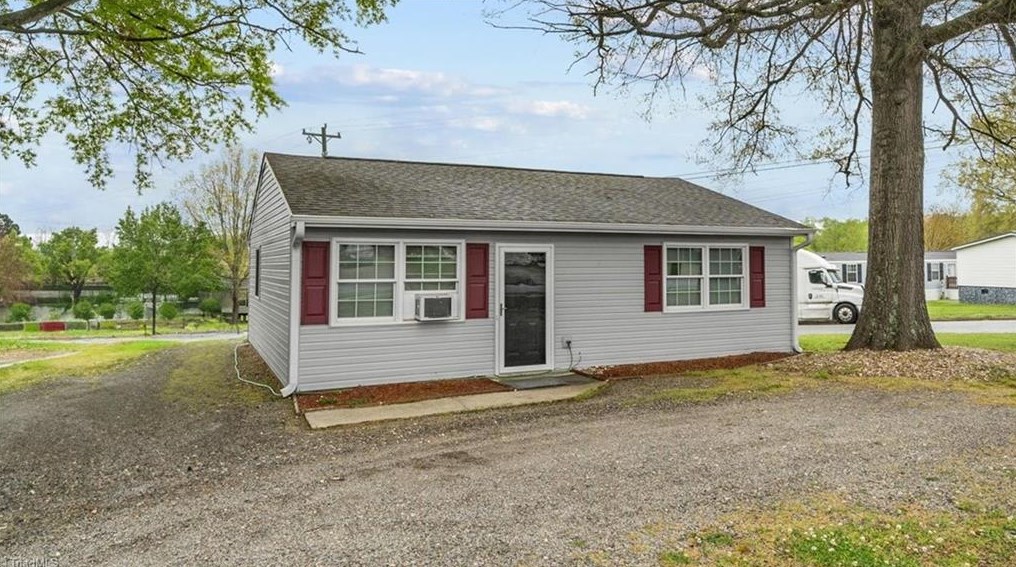 800 Creek Ridge Rd, Greensboro, NC 27406-4804