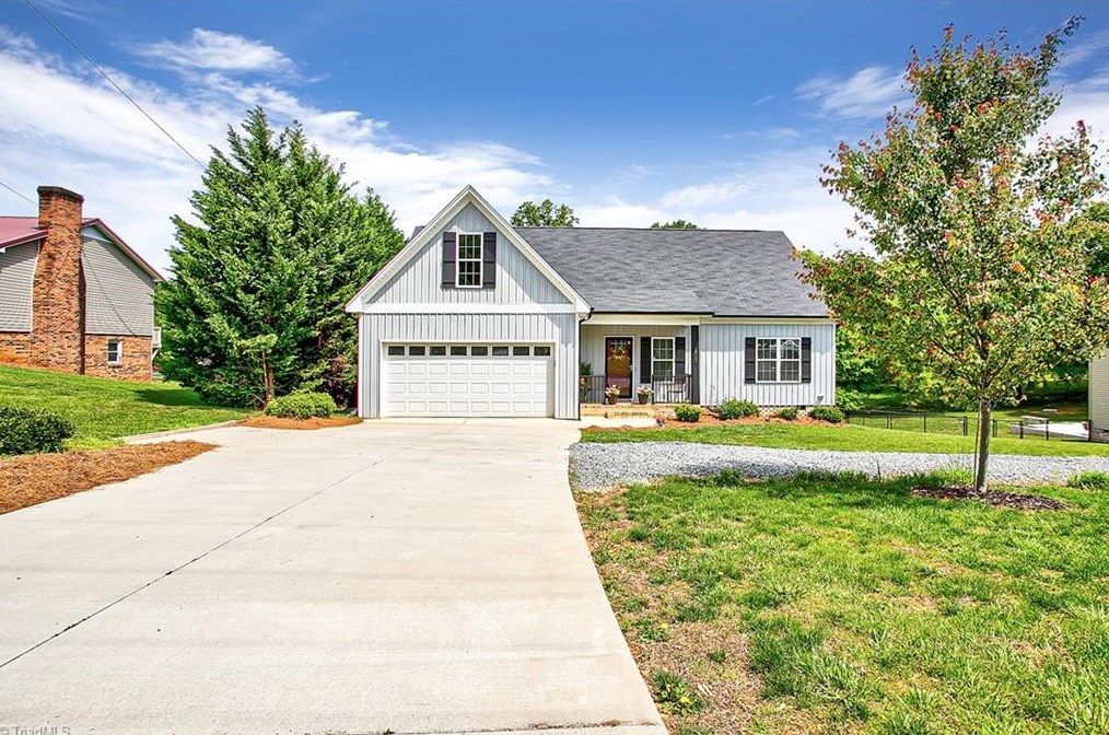 1890 Chestnut Grove Rd, King, NC 27021-7411