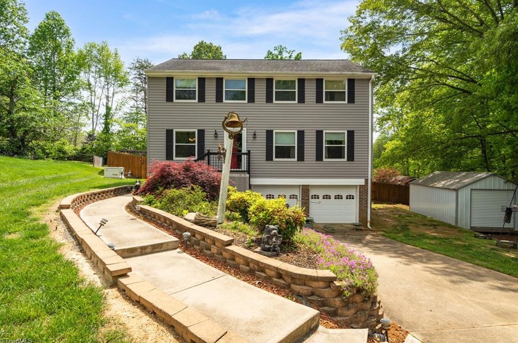 2309 Raven Ridge Ct, Kernersville, NC 27284-8055