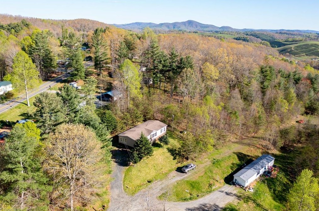 175 Cedar Hill Dr, Crumpler, NC 28617
