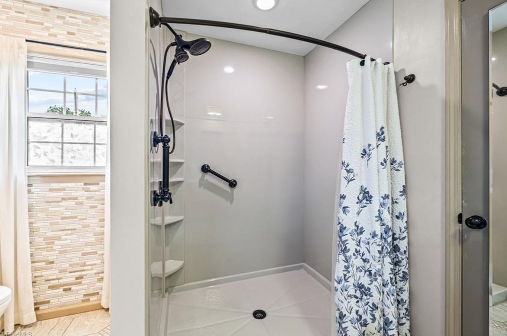 135 Golden Rod Ln, Lexington NC  27295-6887 exterior