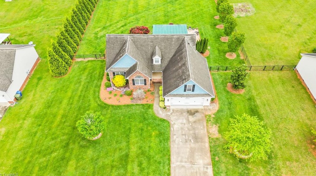 135 Golden Rod Ln, Lexington NC  27295-6887 exterior