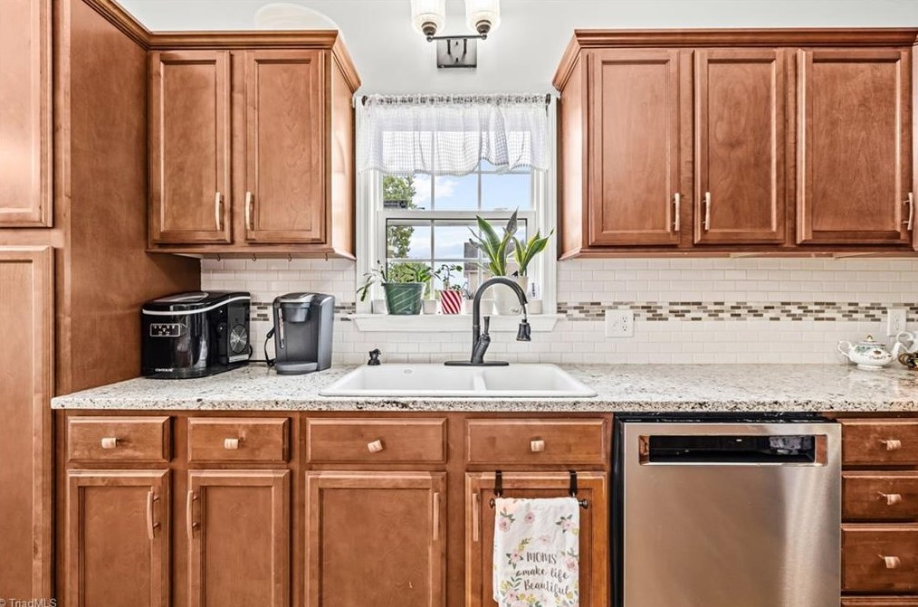 135 Golden Rod Ln, Lexington NC  27295-6887 exterior