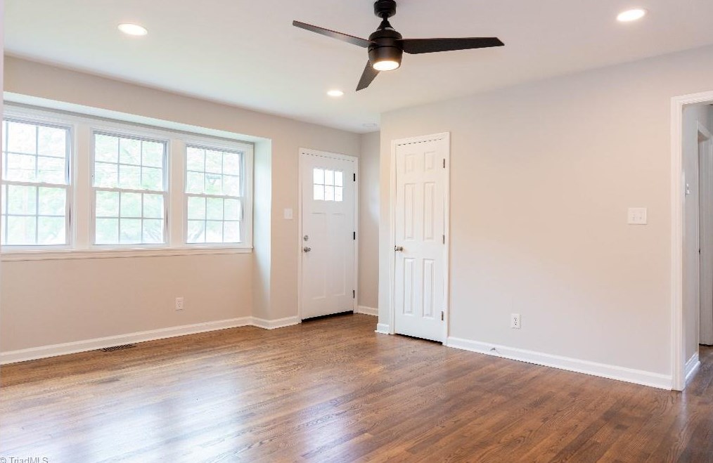 112 Revere Dr, Greensboro NC  27407-1202 exterior