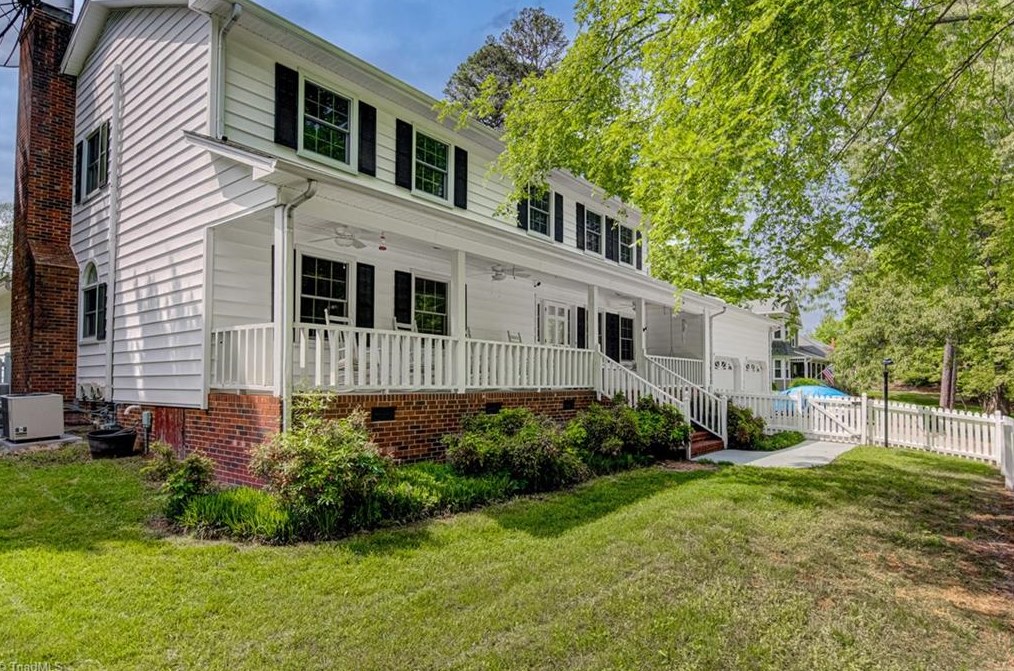 704 Teague Dr, Jamestown, NC 27282