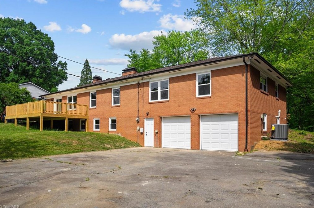 630 Chester Rd, Winston Salem NC  27104-1704 exterior