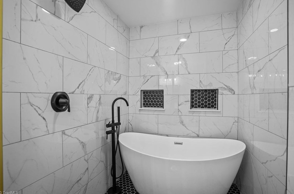 630 Chester Rd, Winston Salem NC  27104-1704 exterior