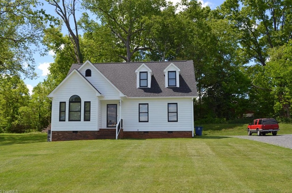 315 2nd Ave, Ayersville, NC 27027-2410
