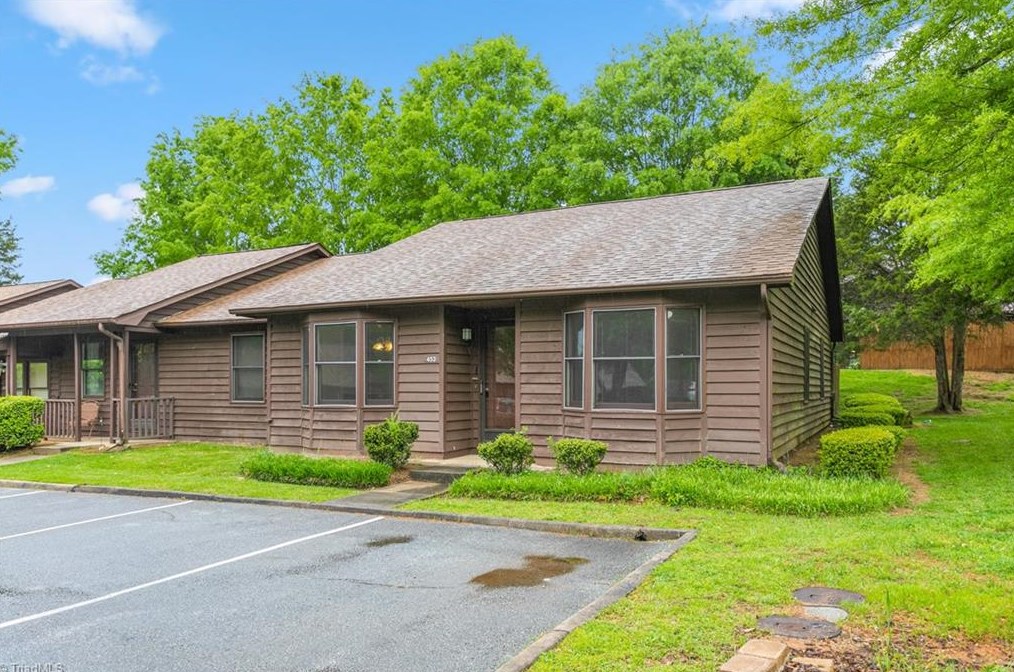 453 James Ct, High Point, NC 27265