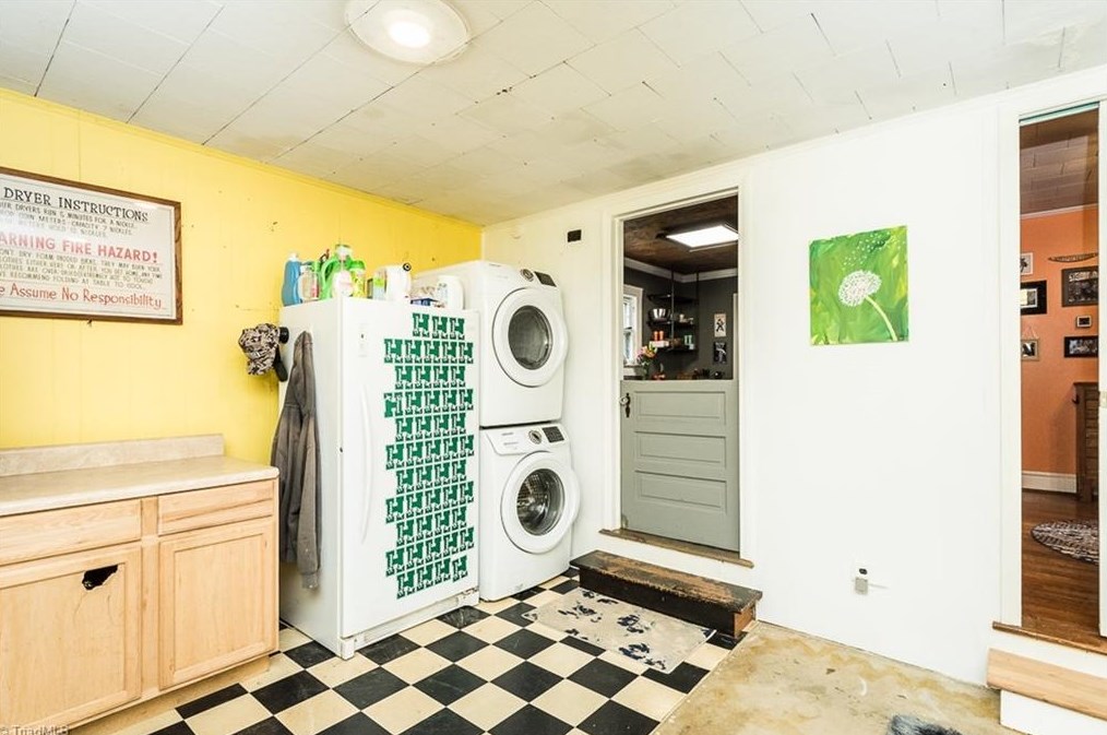 2212 Wrenn St, Burlington NC  27215-7229 exterior