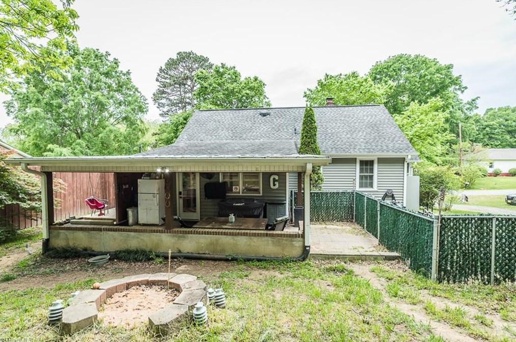 2212 Wrenn St, Burlington NC  27215-7229 exterior