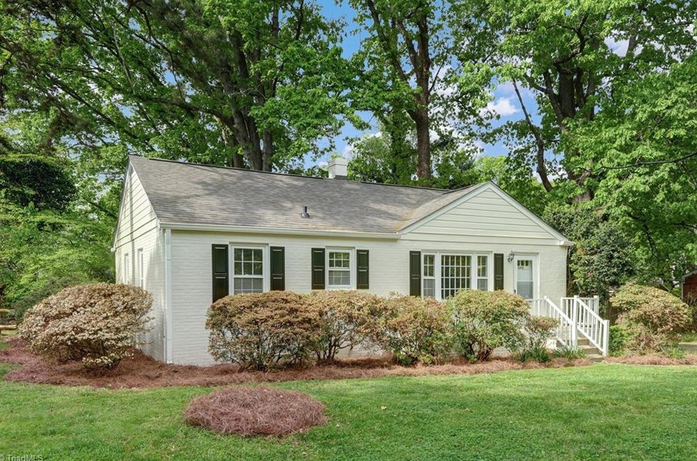 5809 Woodcliff Dr, Greensboro, NC 27410-5116