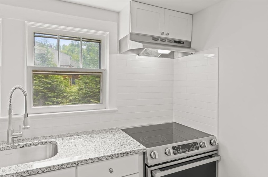 829 Pine Circle Dr, High Point NC  27265-1953 exterior