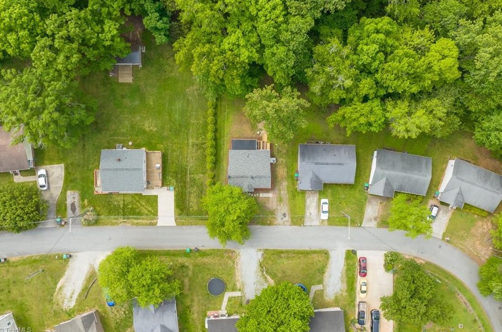 829 Pine Circle Dr, High Point NC  27265-1953 exterior