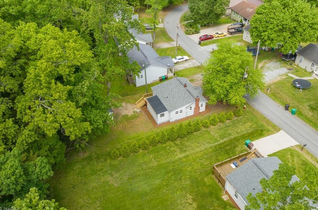 829 Pine Circle Dr, High Point NC  27265-1953 exterior