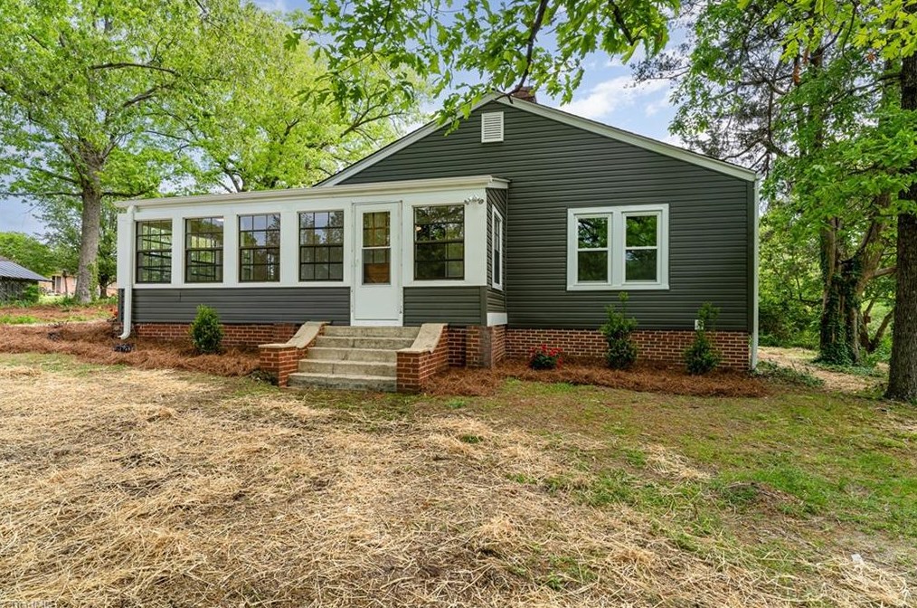 4 Culbreth Ave, Thomasville, NC 27360-2907