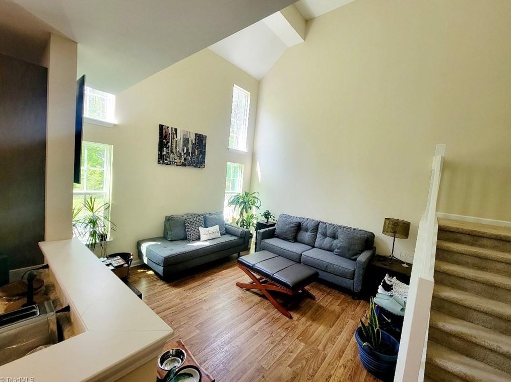 517 Song Sparrow Ln, Greensboro NC  27409-9148 exterior