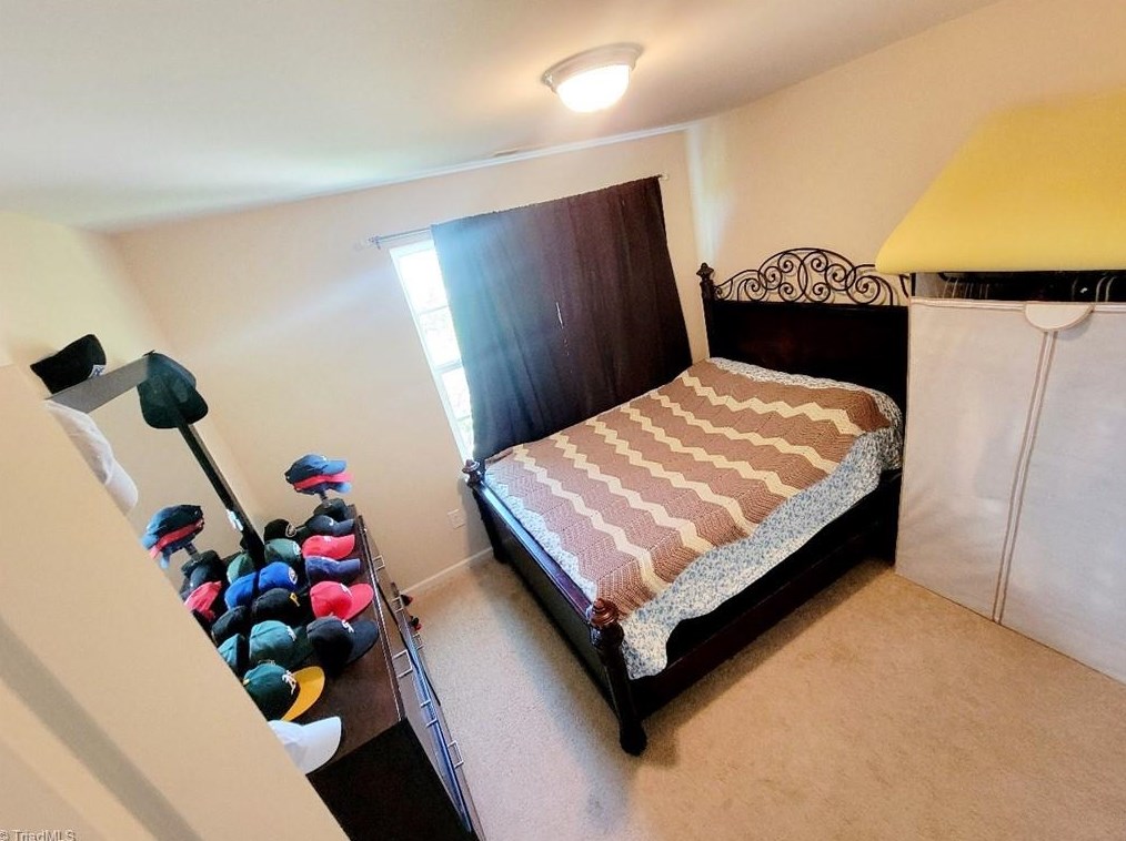 517 Song Sparrow Ln, Greensboro NC  27409-9148 exterior