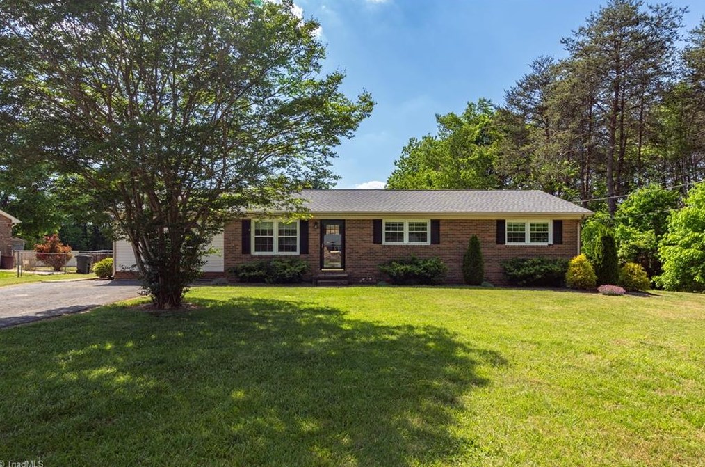 140 Trenton Dr, Kernersville, NC 27284