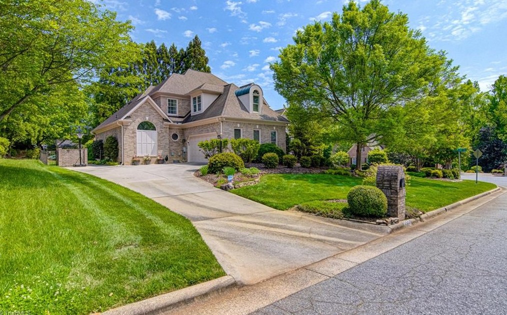 3200 Timberoak Ct, Greensboro, NC 27410-2884