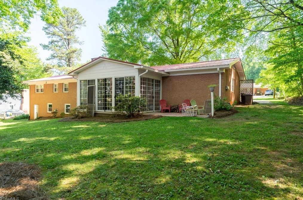 1084 Skyline Dr, Asheboro, NC 27205