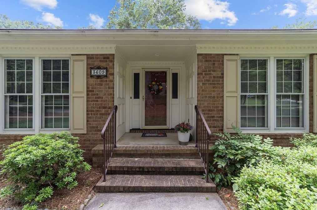 3609 Plympton Pl, Greensboro, NC 27410-9038