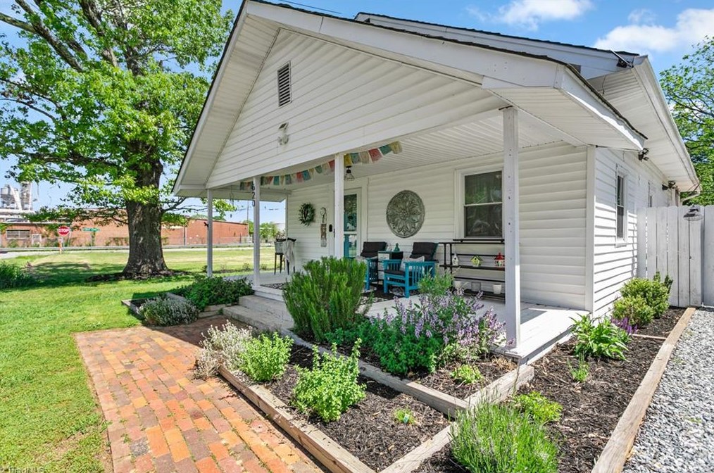 620 E Steeple Chase Rd, Pleasant Gdns, NC 27313