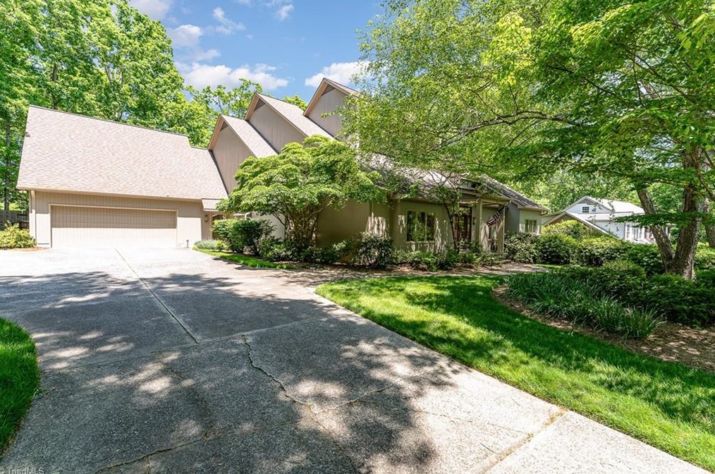 3910 Hazel Ln, Greensboro, NC 27408-3189