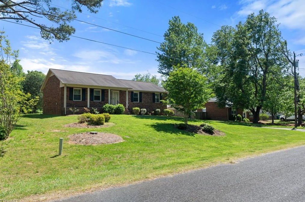 6055 Bobbybrook Dr, Clemmons, NC 27012-8220