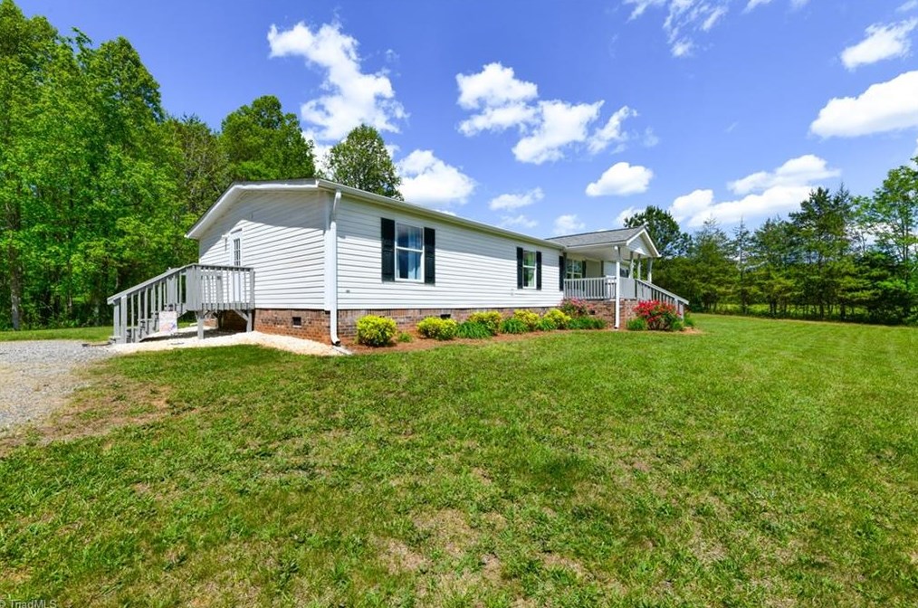 1323 Denny Rd, King NC  27021-8315 exterior