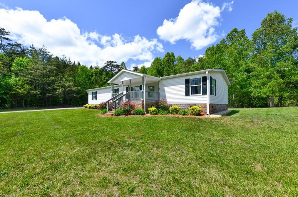 1323 Denny Rd, King NC  27021-8315 exterior