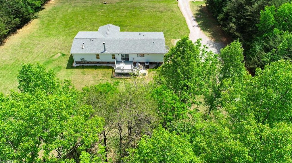 1323 Denny Rd, King NC  27021-8315 exterior