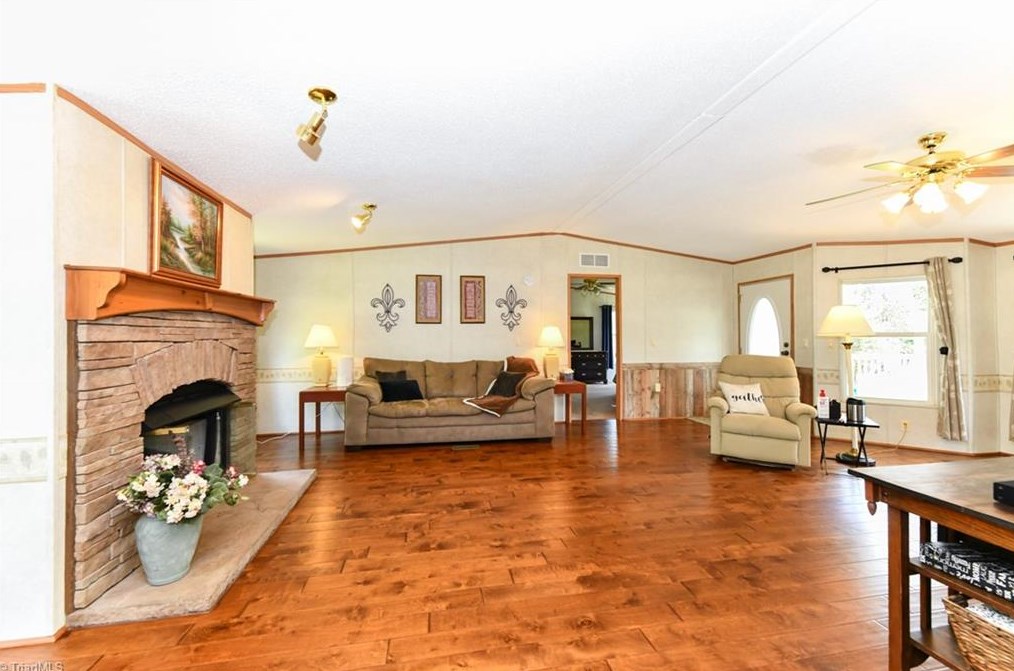 1323 Denny Rd, King NC  27021-8315 exterior