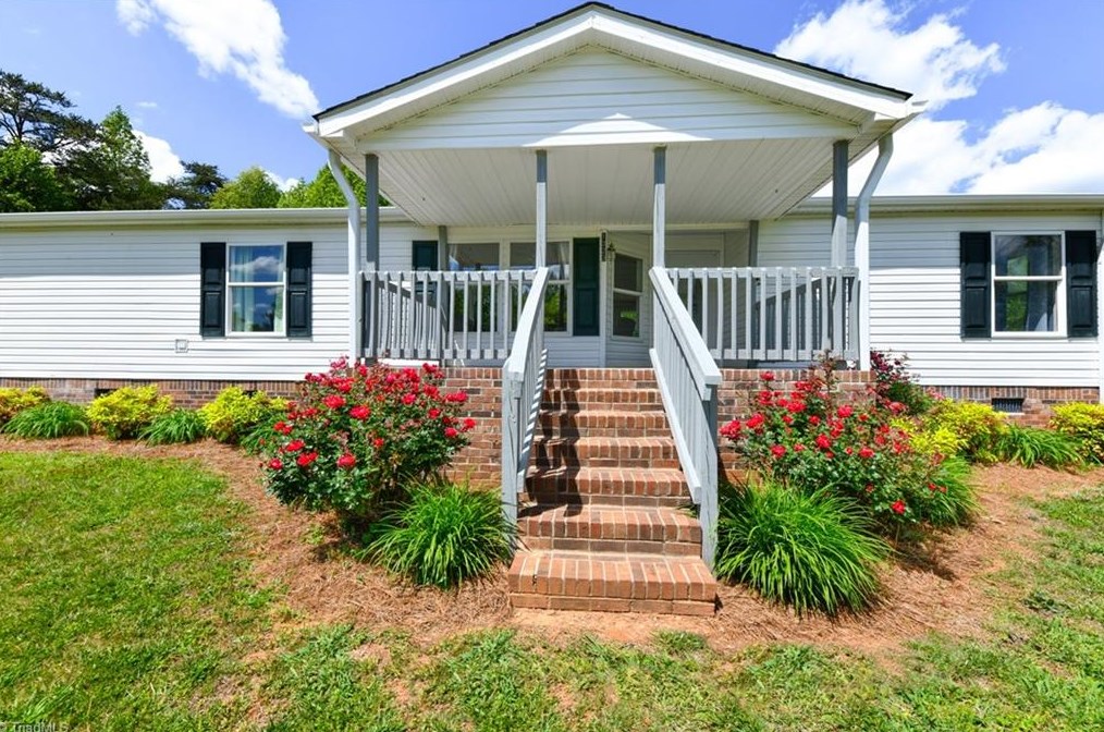 1323 Denny Rd, King NC  27021-8315 exterior