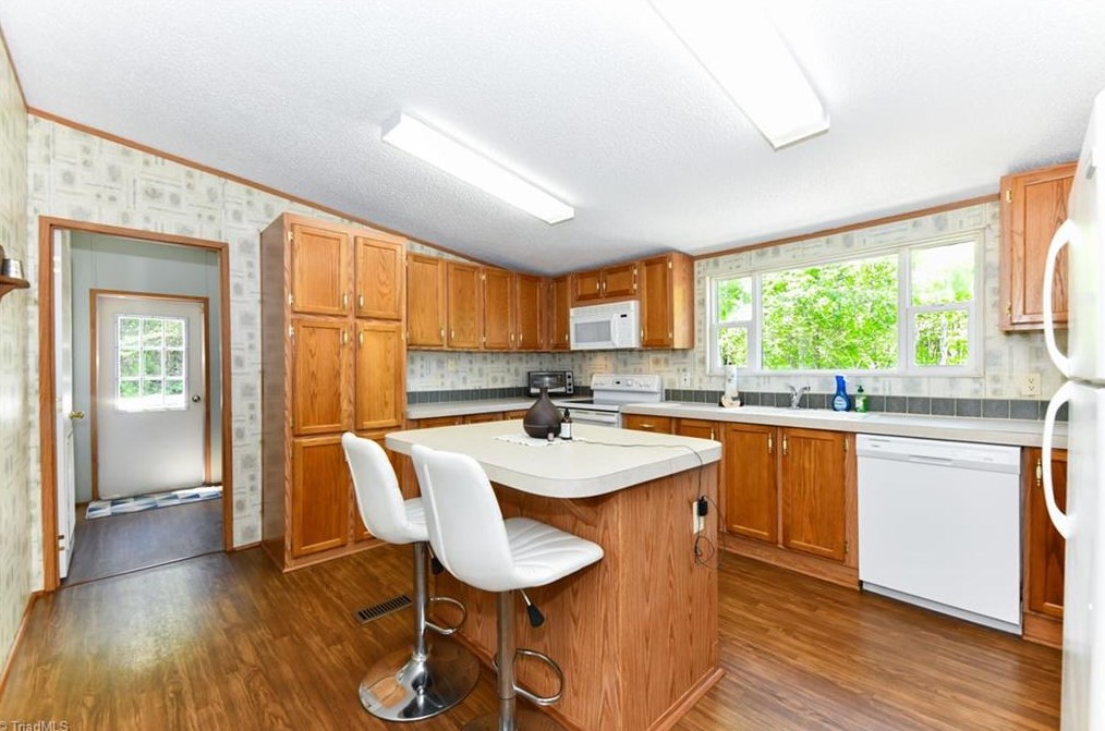 1323 Denny Rd, King NC  27021-8315 exterior